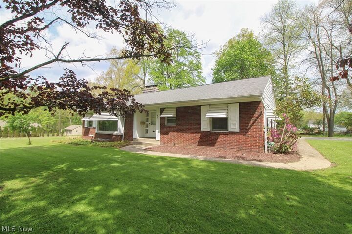 Property Photo:  804 Crestview Drive  OH 44512 