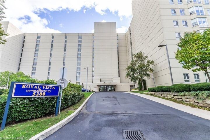 Property Photo:  5280 Lakeshore Road 1109  ON L7L 5R1 