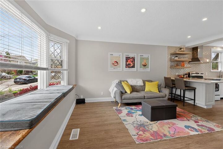Property Photo:  225 Bond Street  ON L8S 3W8 