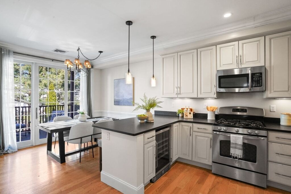 Property Photo:  192 West Sixth Street 2  MA 02127 