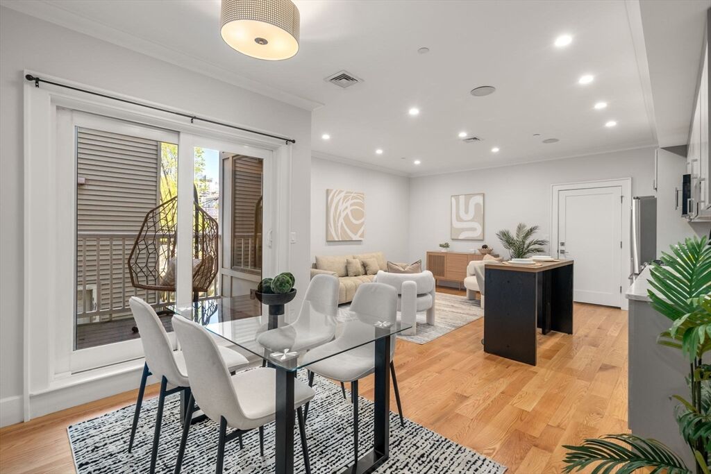 Property Photo:  17 Vinton Street 1  MA 02127 