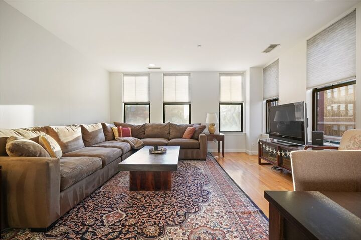 Property Photo:  75 Clarendon St 403  MA 02116 