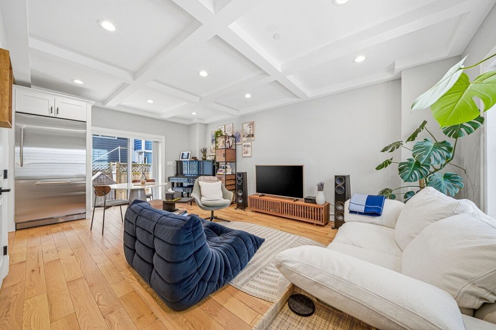 Property Photo: 51 Oliver St 2 MA 02145