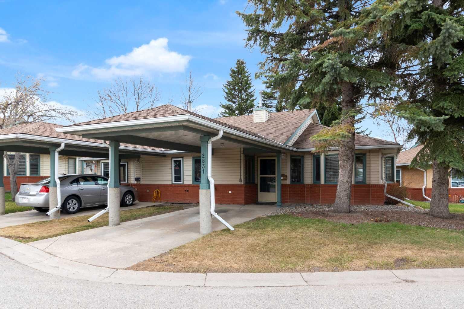 Property Photo:  2831 Dovely Park SE  AB T2B 3G3 