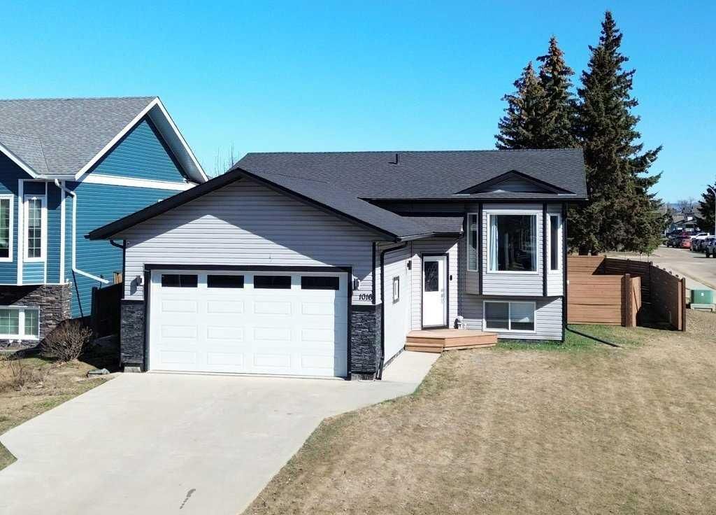 Property Photo:  1016 7 Avenue SE  AB T0G 2A3 