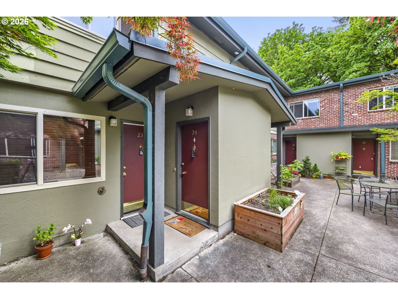 Property Photo: 908 SW Gaines St 24 OR 97239