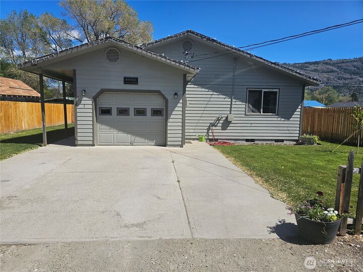 Property Photo:  315  Juniper Street  WA 98844 