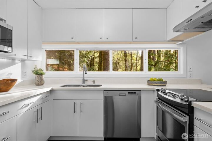 Property Photo:  4241  155th Place SE 4-4  WA 98006 