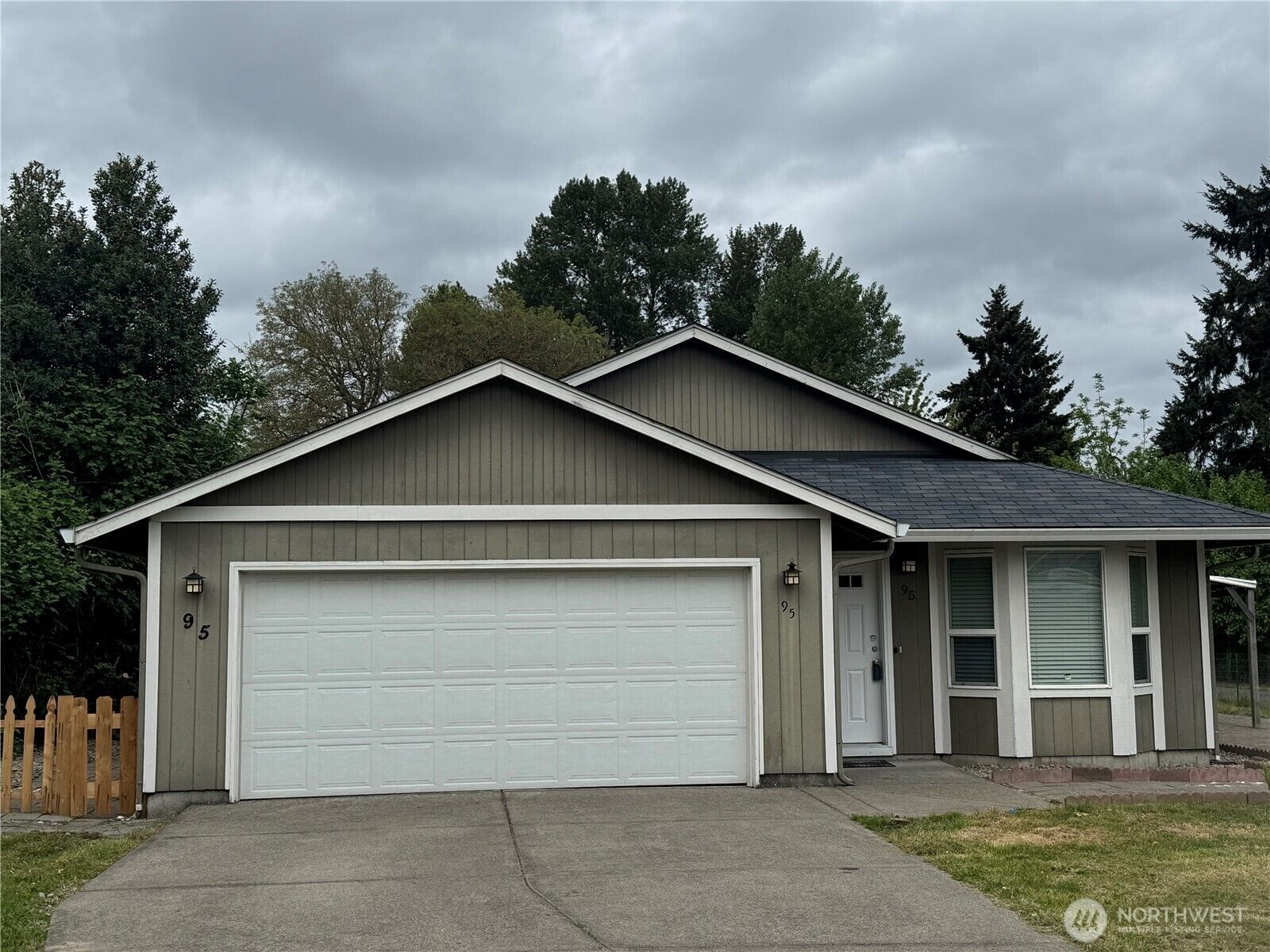 Property Photo:  95  Barnes Street  WA 98626 