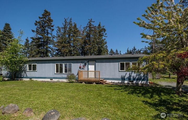 Property Photo:  1090  Paul Avenue  WA 98277 