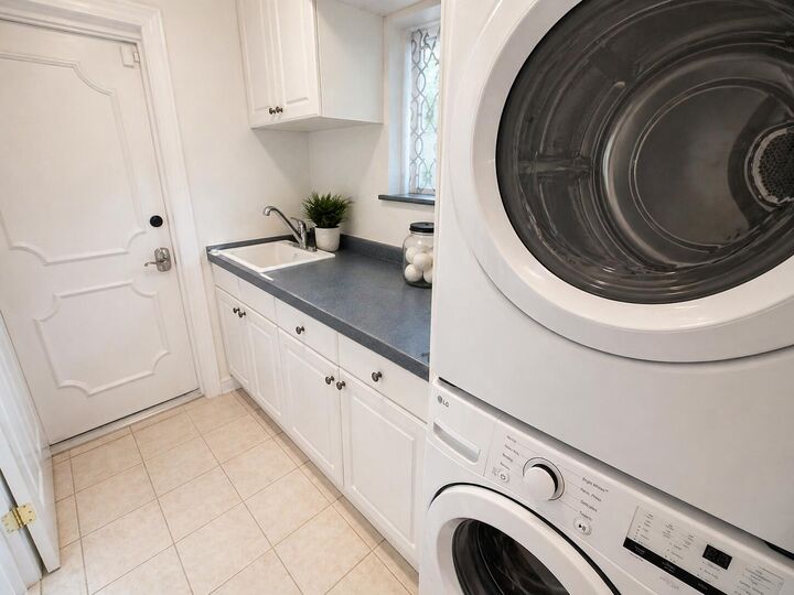 Property Photo:  600 NW 33rd Street  FL 33309 