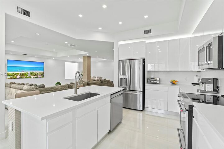 Property Photo:  3188 NE 211th Ter  FL 33180 