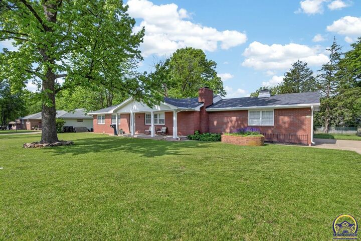 Property Photo:  2031 SW Sims Ave  KS 66604 