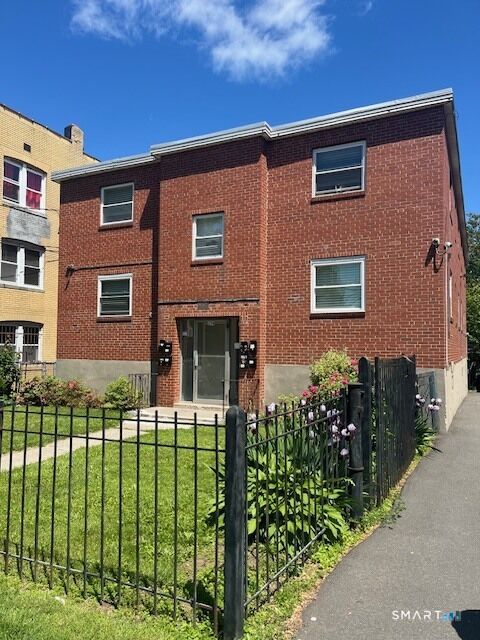 Property Photo:  174 Hillside Avenue  CT 06106 