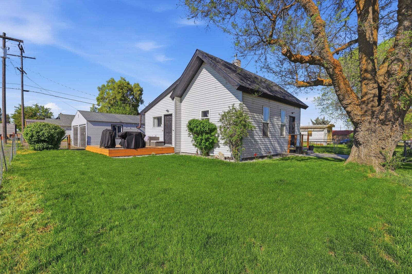Property Photo: 820 Jefferson St WA 99122