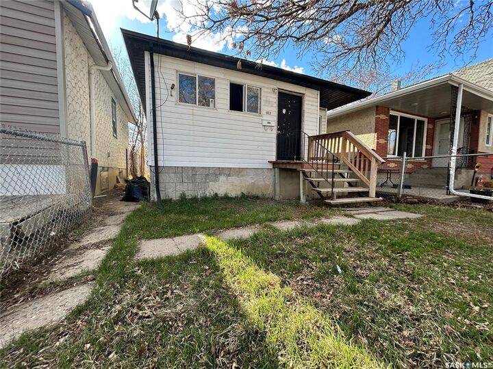 Property Photo: 922 Garnet Street SK S4T 2X5