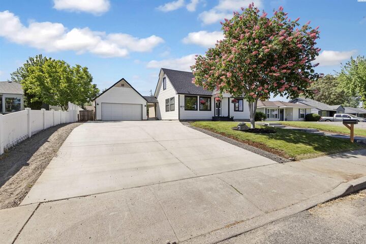 Property Photo:  1833 Benson Ave  WA 99350 
