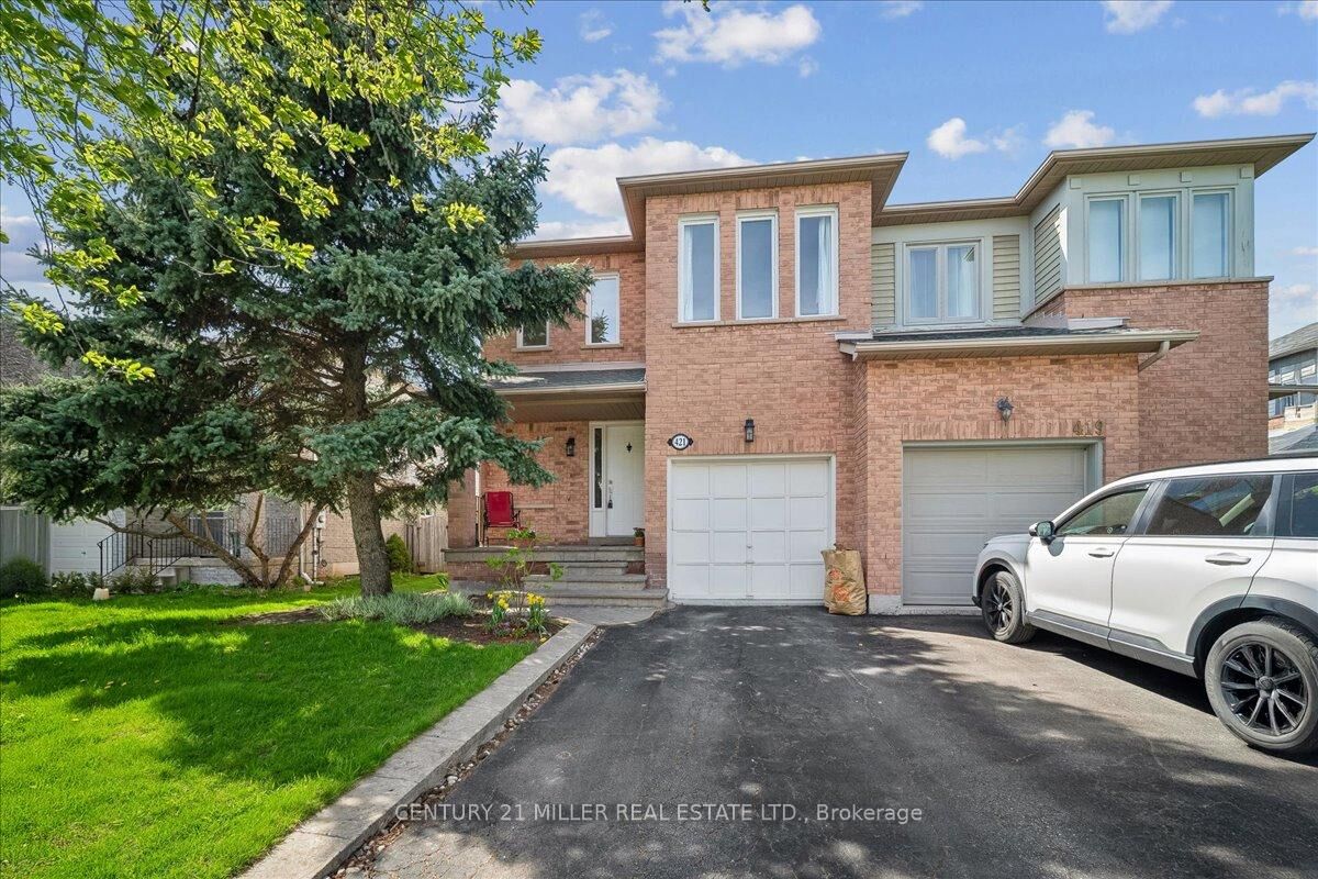 Property Photo: 421 Levanna Lane ON L6H 6B8