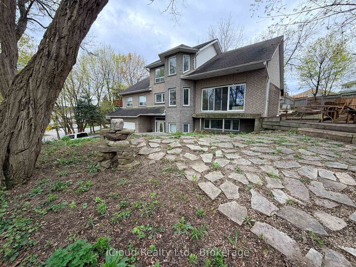 176 Wyndham Street — photo 1