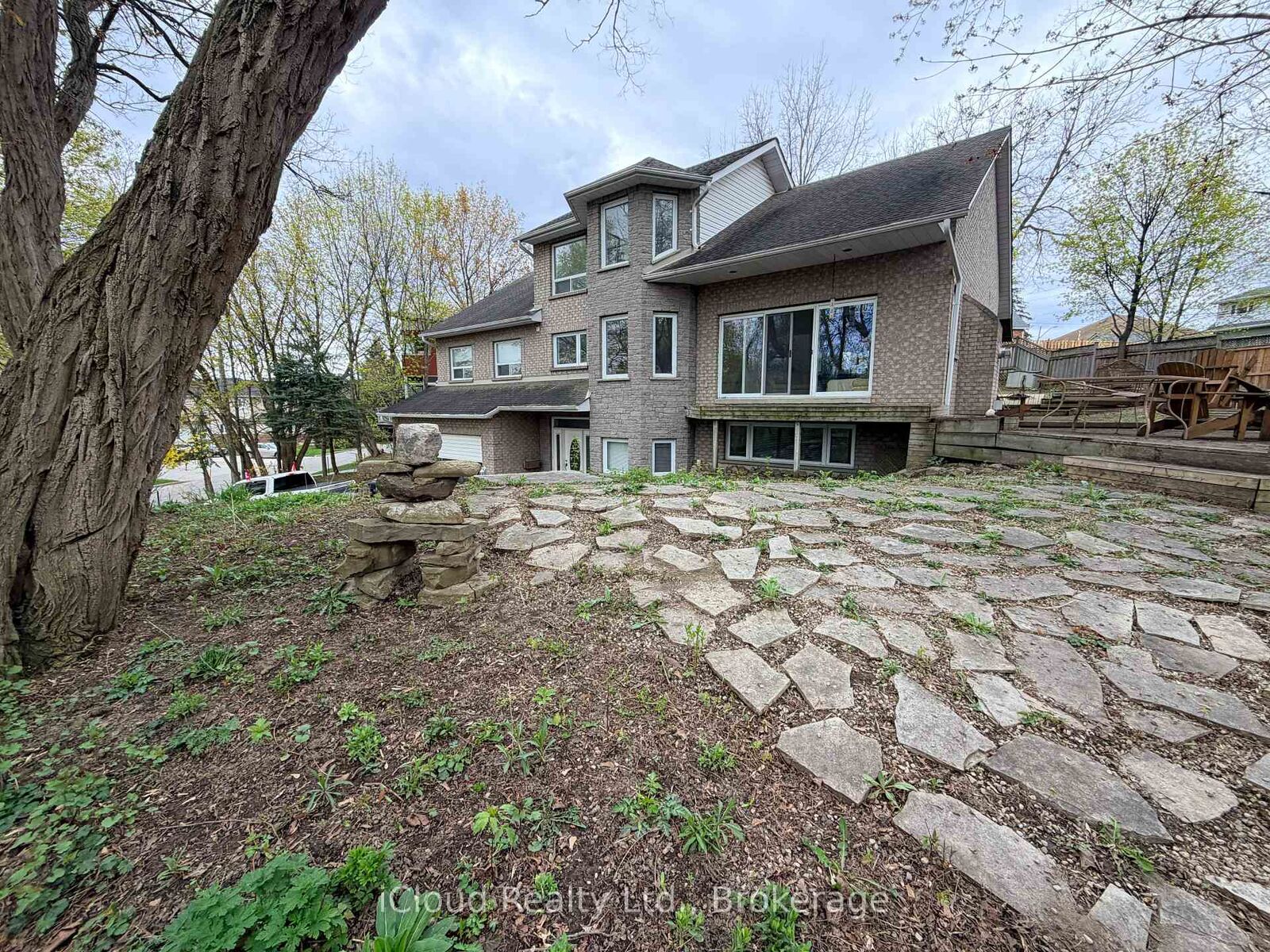 Property Photo: 176 Wyndham Street ON L5M 1N5