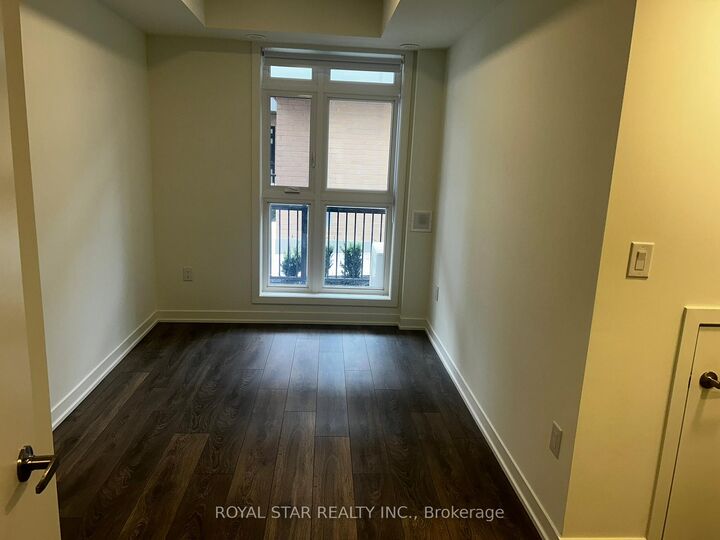 Property Photo:  155 Canon Jackson Drive Q101  ON M6M 0E1 