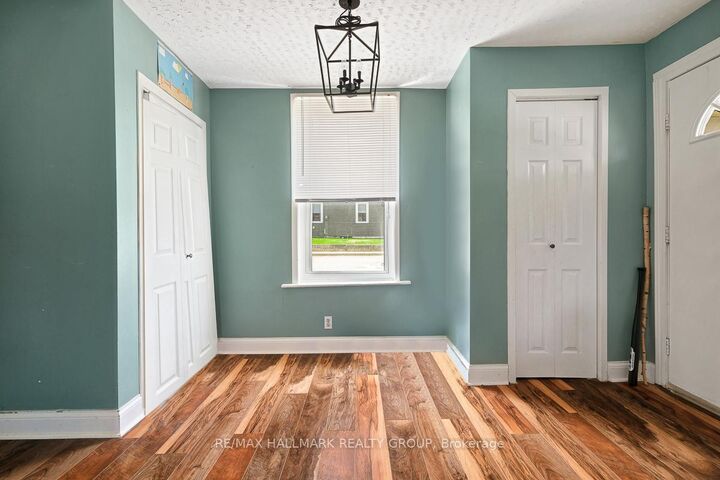 20 Brock Street S — photo 1