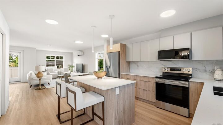 Property Photo: 4201 Tyndall Ave #4201 BC V8N 0C4