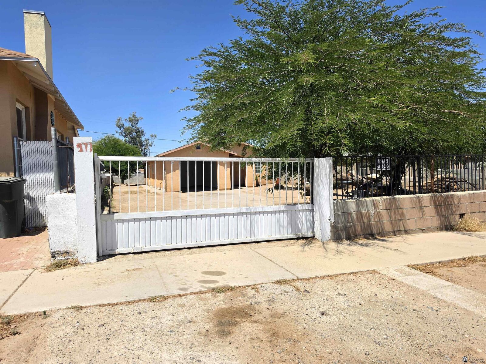 Property Photo: 272 S 7 Ave AZ 85364