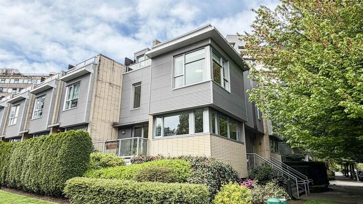 Property Photo: 390 E 11th Avenue BC V5T 4V9