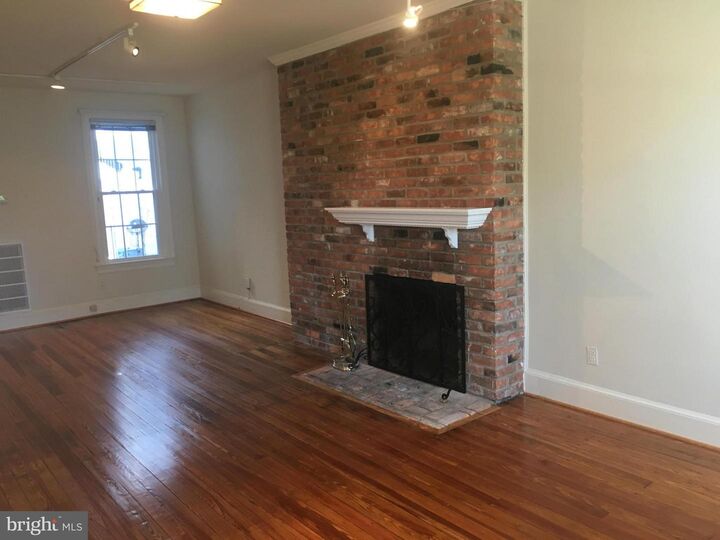 Property Photo:  1435 Powhatan Street  VA 22314 