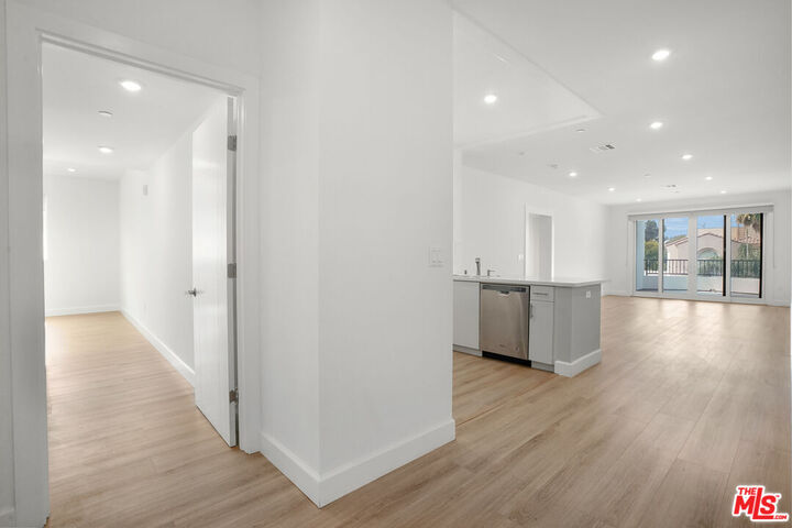 Property Photo:  1832 S Barrington Ave  CA 90025 