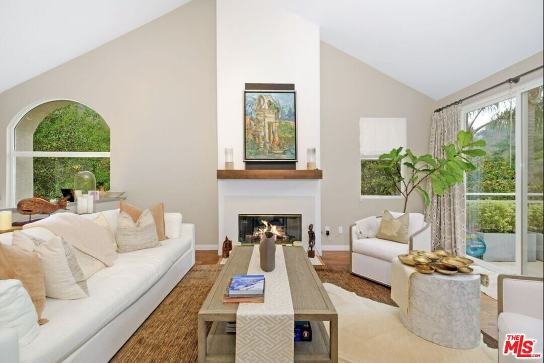 Property Photo:  718 Palisades Dr  CA 90272 