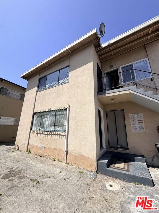 Property Photo:  1833 S St Andrews Pl  CA 90019 
