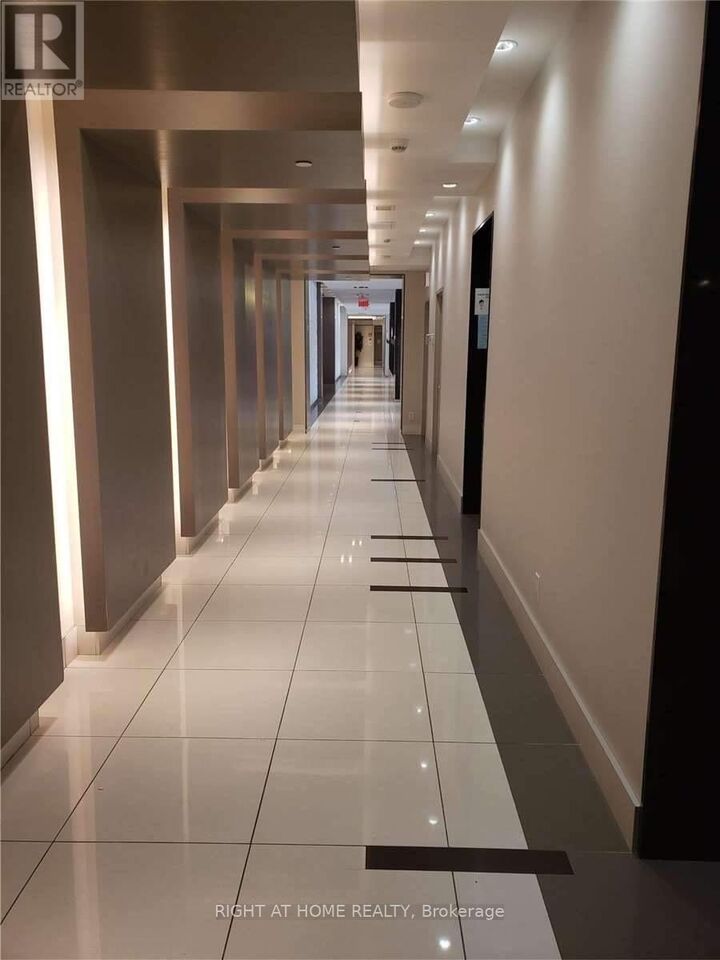 Property Photo:  7165 Yonge Street East 631  ON L3T 0M9 