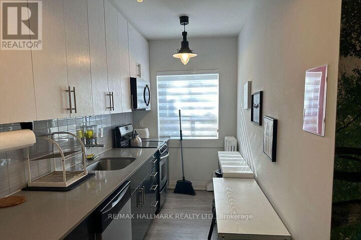 Property Photo:  595 St Clair Avenue West 5  ON M6C 1A3 