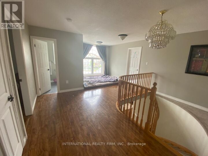 Property Photo:  8 Cheltenham Road  ON L4M 6T2 