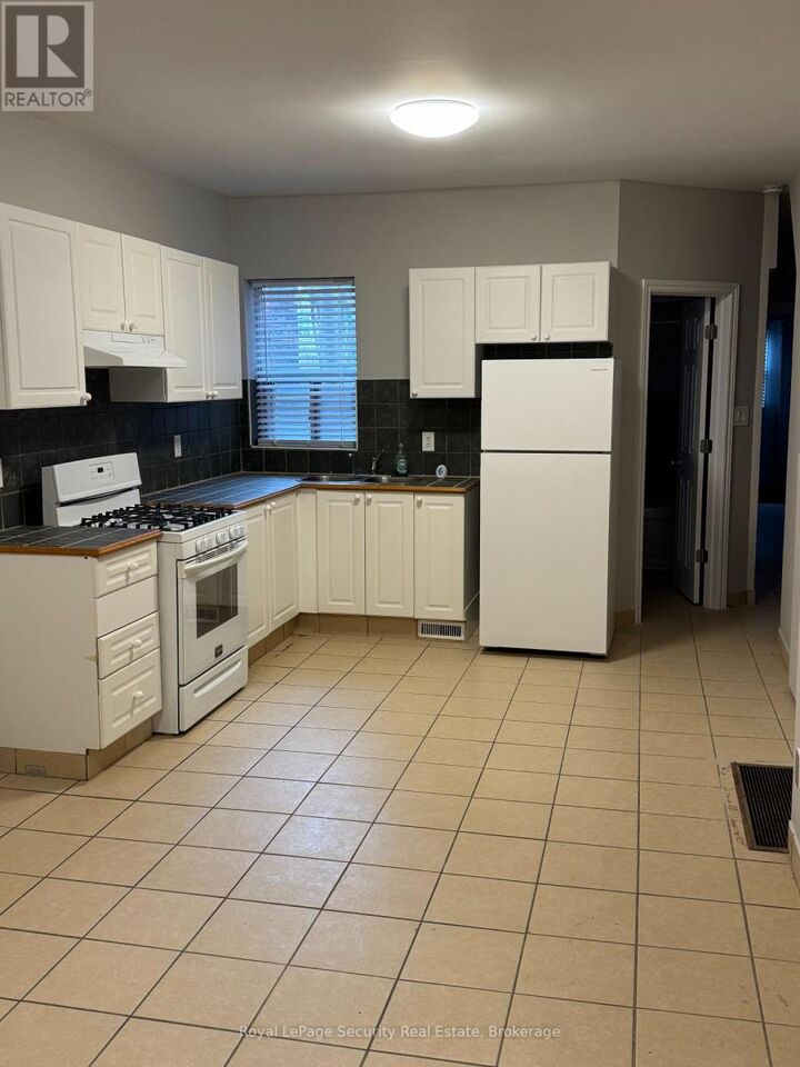 Property Photo:  1136 Dufferin Street Main  ON M6H 4B6 