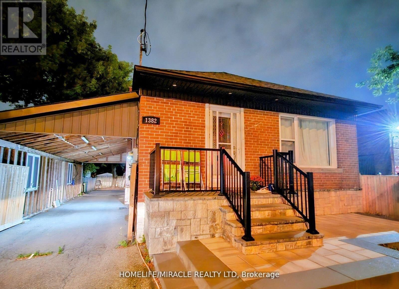 Property Photo:  1382 Warden Avenue Main  ON M1R 2S5 