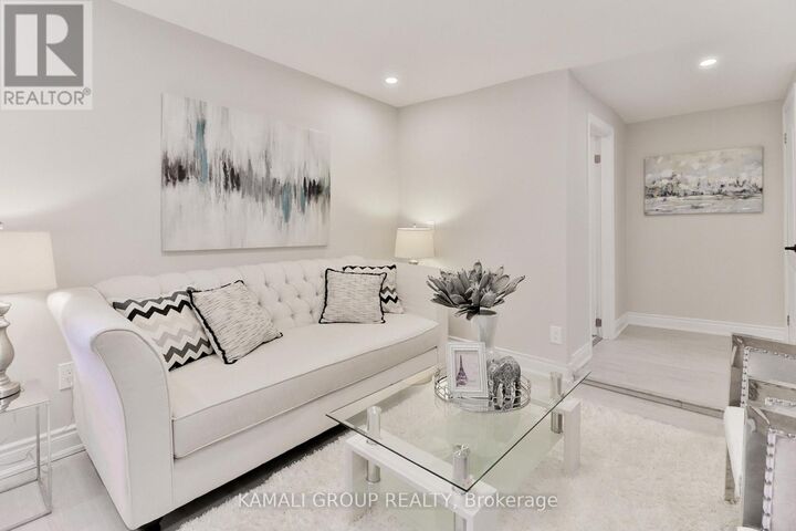 Property Photo:  93 McMillan Drive Unit 2  ON L1G 3Z7 