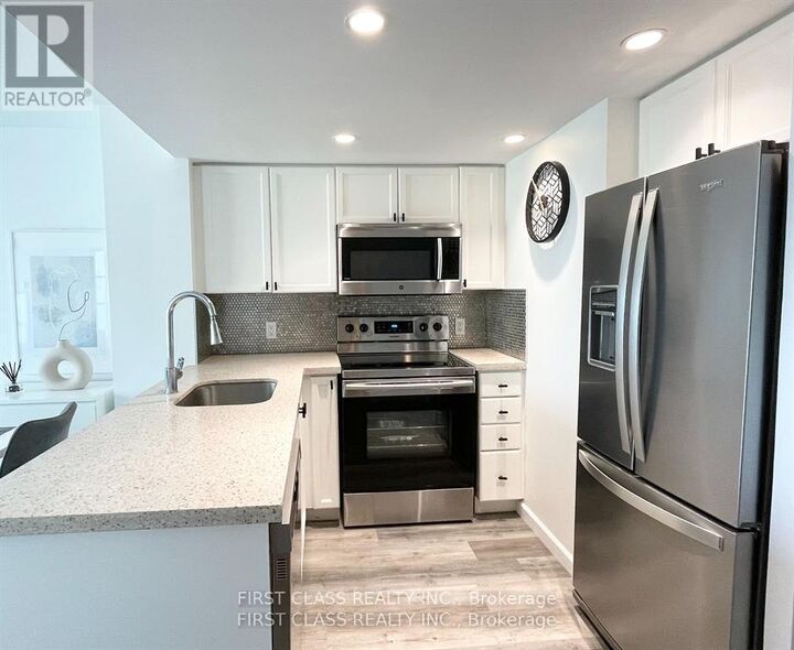 Property Photo:  8 Park Road 3101  ON M4W 3S5 