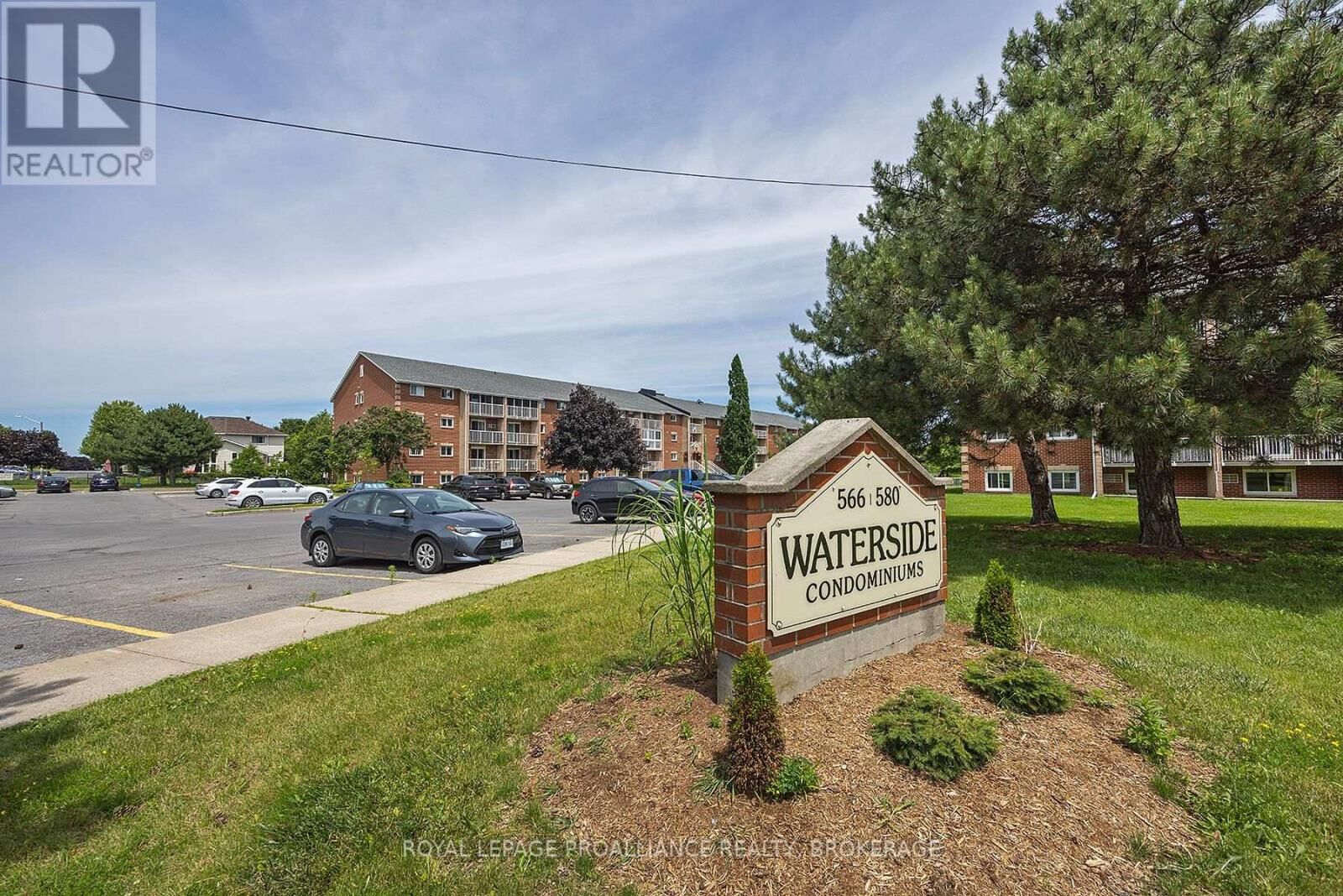 Property Photo:  580 Armstrong Road 201  ON K7M 8M3 