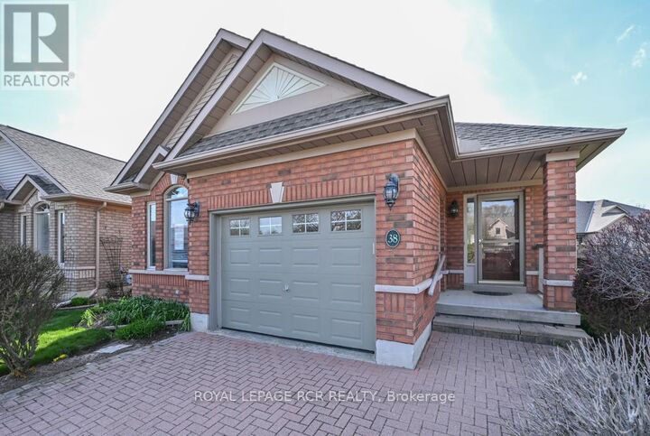 Property Photo:  38 Bella Vista Trail  ON L9R 2C6 