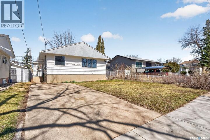 Property Photo:  328 Grandview Street W  SK S6H 5K8 