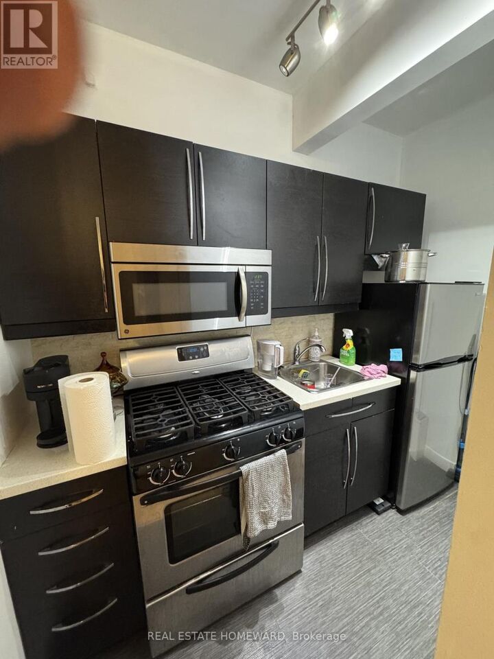 Property Photo:  426 Markham Street A3  ON M6G 2L2 