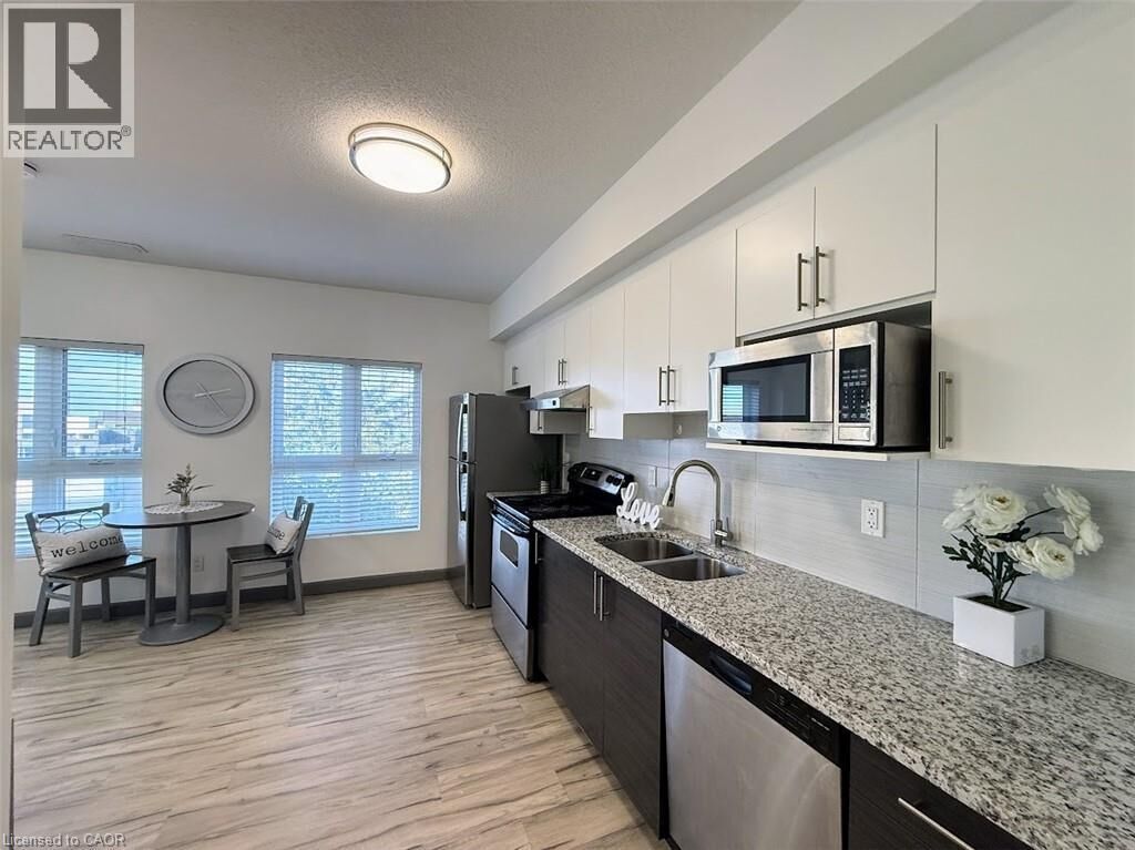 Property Photo:  258 Sunview Street 283  ON N2L 0H7 