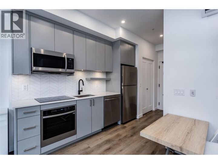 Property Photo: 1274 Devonshire Avenue 307 BC V1Y 0M7