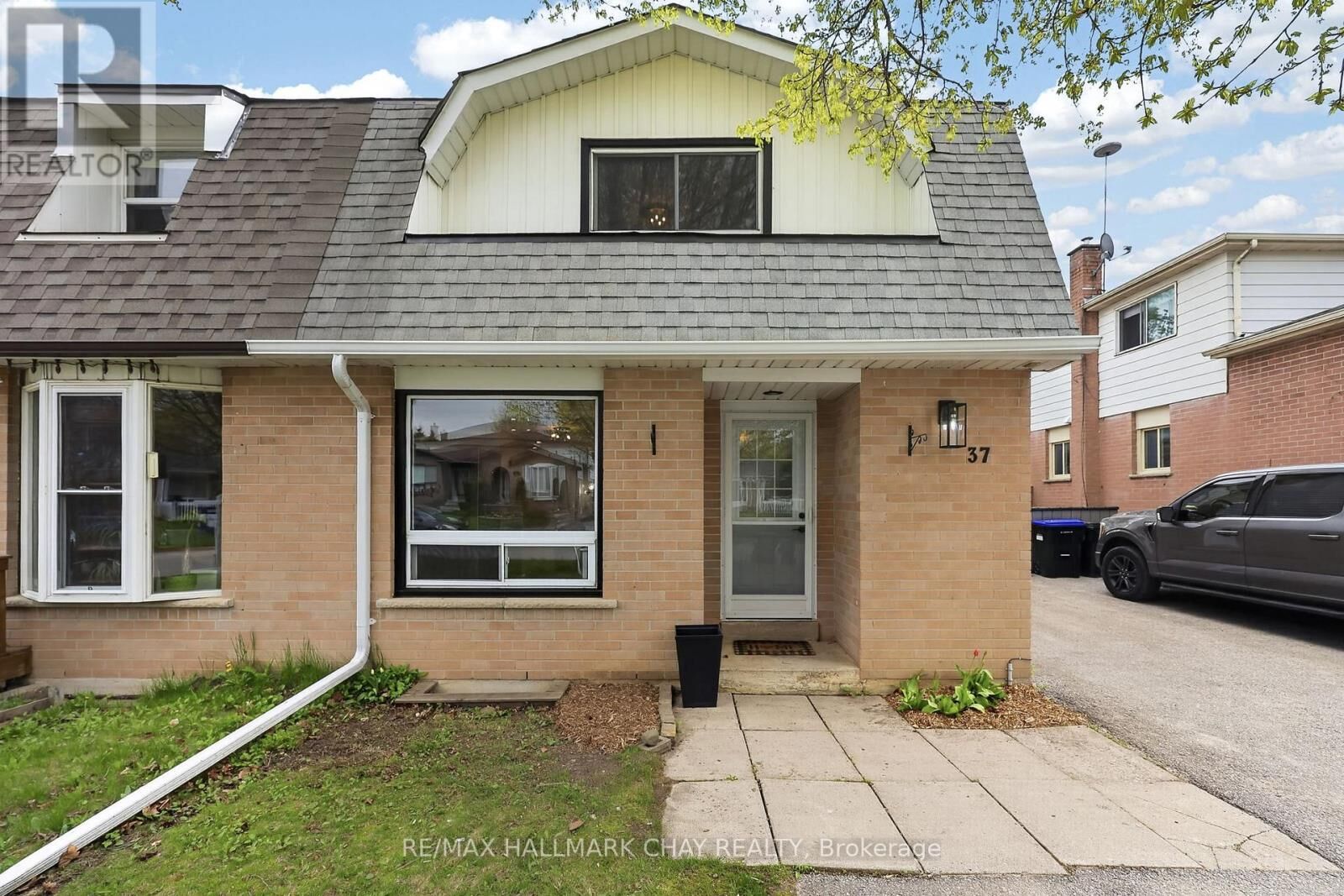Property Photo:  37 Stewart Avenue  ON L9R 1C8 