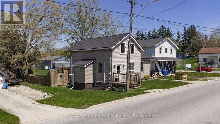 Property Photo:  707 Queen Street  ON N0G 2M0 