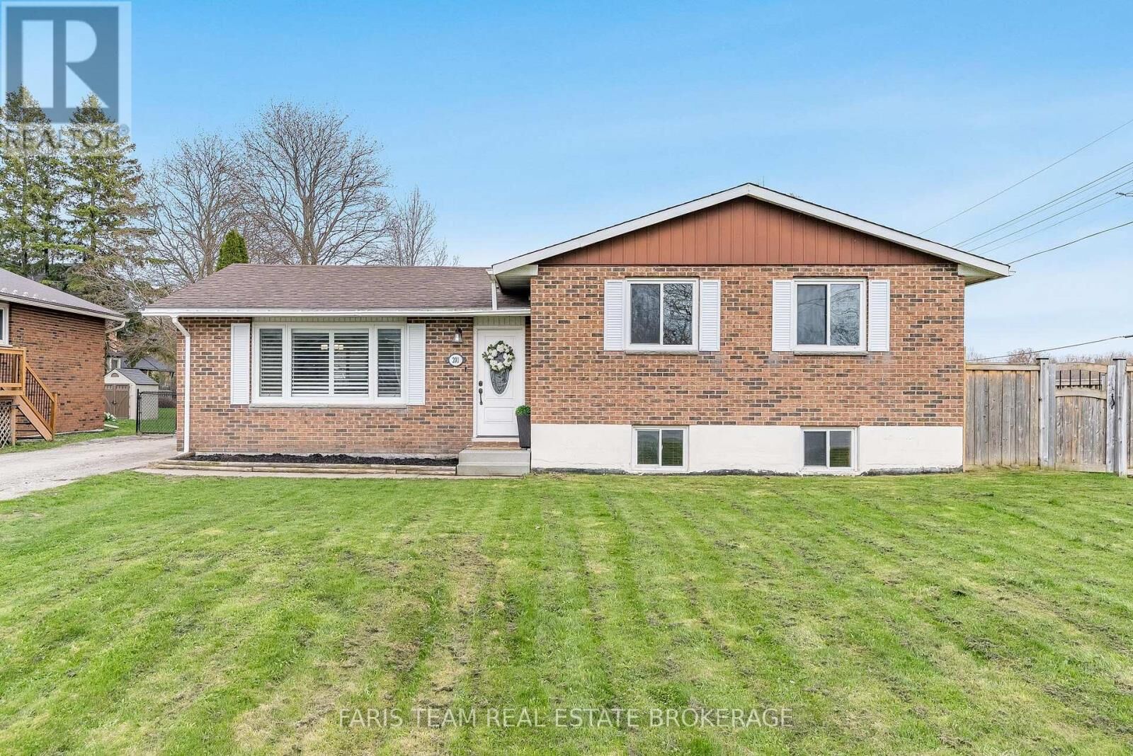 Property Photo:  201 Christopher Street  ON L0M 1S0 