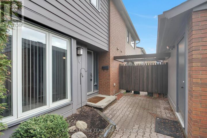 Property Photo:  6 Burnetts Grove Circle  ON K2J 1N6 